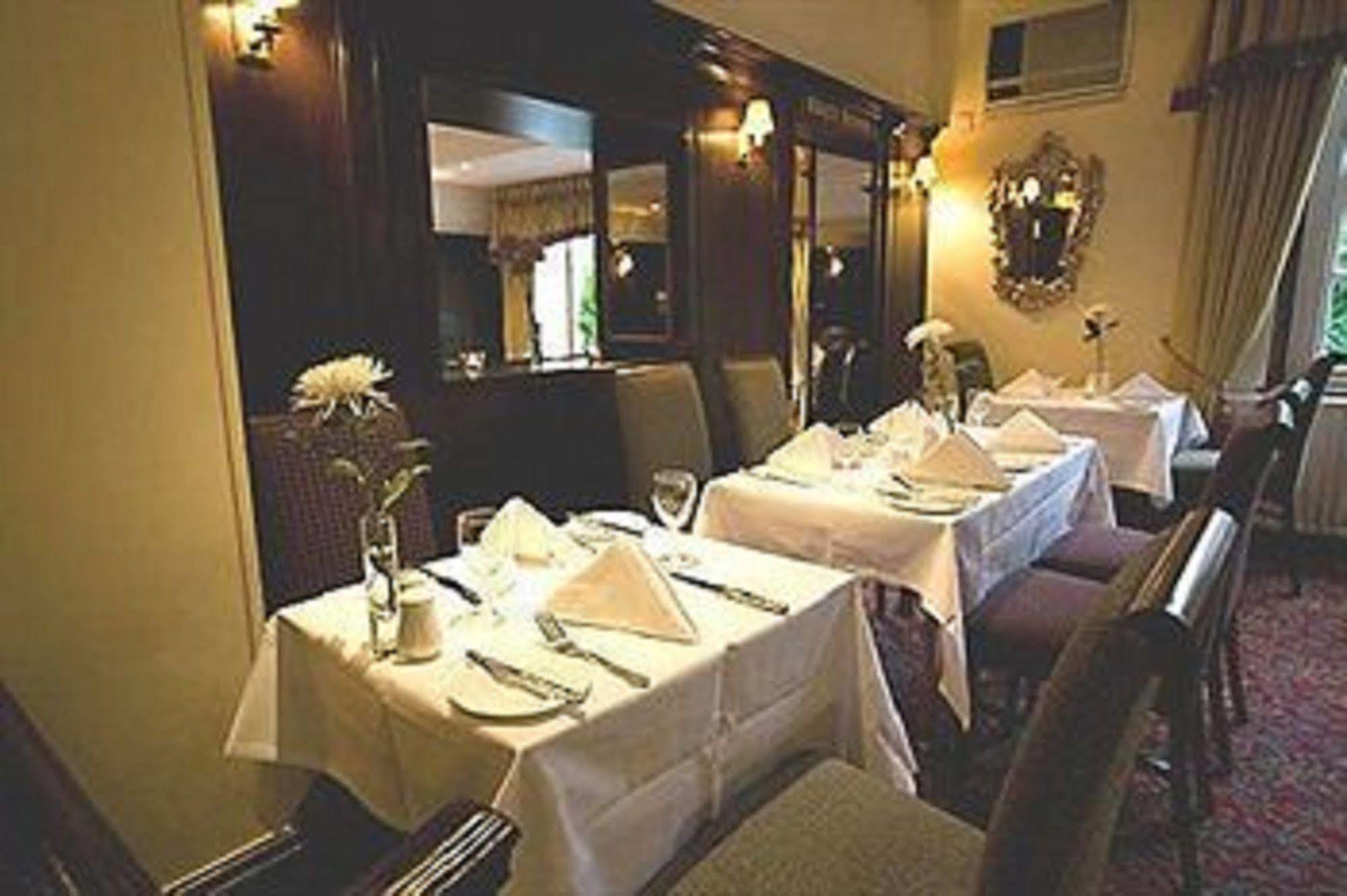 Warren Lodge Shepperton Restaurang bild